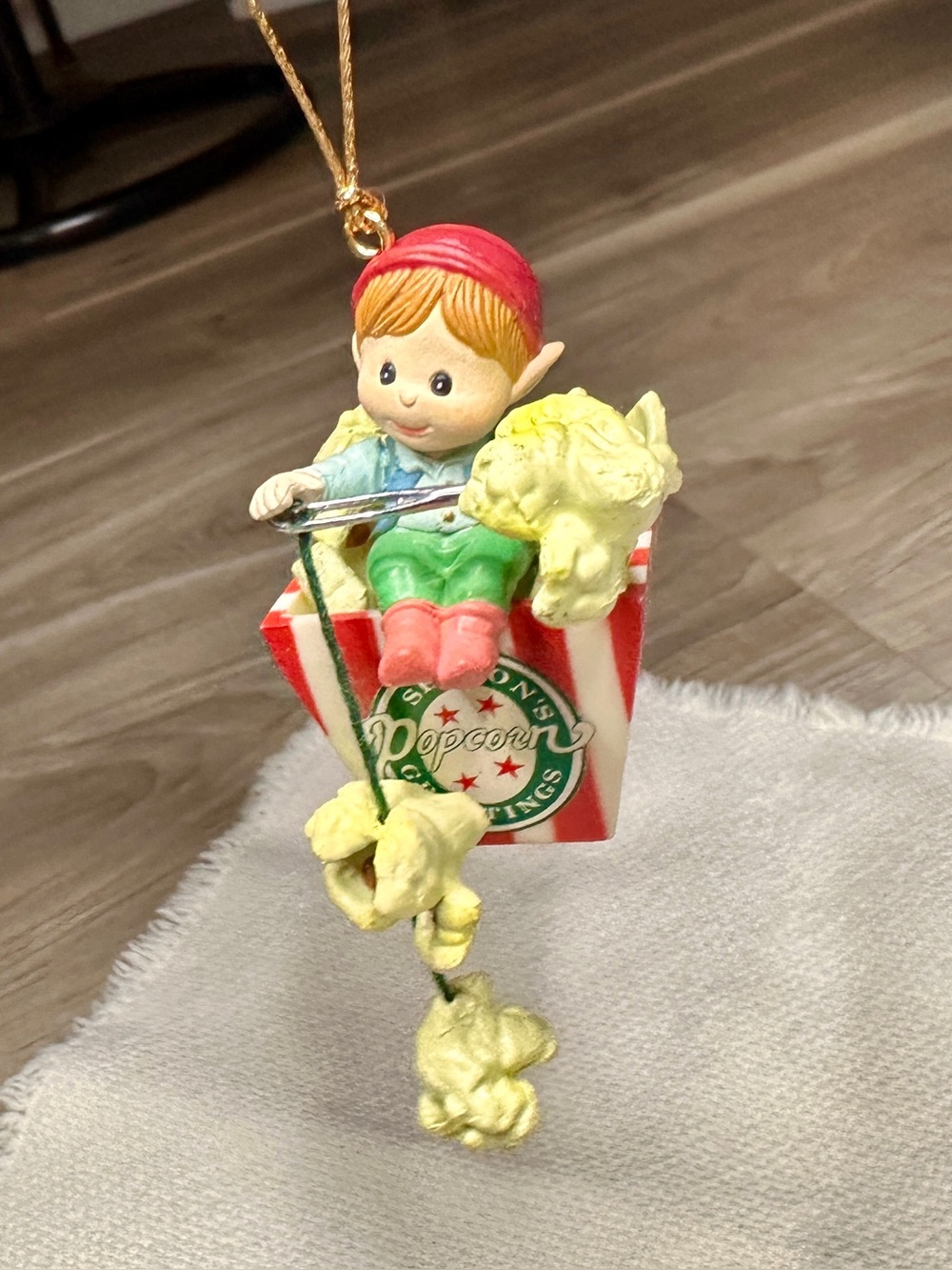Vintage 1992 Lustre Fame Season’s Popcorn Greetings Elf Ornament